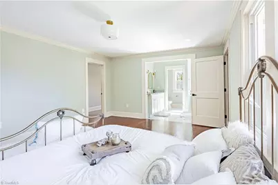 929 S Hawthorne Road, Winston-Salem, NC 27103 - Photo 9