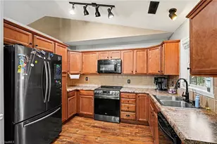 1821 Pope Hill Ct, Kernersville, NC 27284 - Photo 9