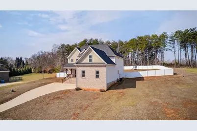 7507 Bentridge Forest Drive, Kernersville, NC 27284 - Photo 3