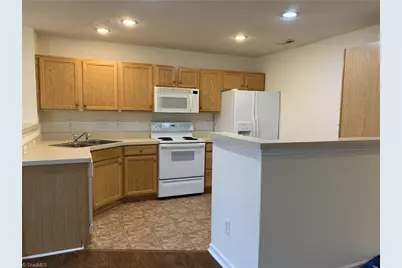 17 Pickwick Place, Greensboro, NC 27407 - Photo 7