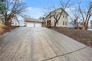 4518 Oak Hollow Dr, High Point, NC 27265 - Photo 3