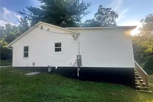 621 E Sharpe St, Statesville, NC 28677 - Photo 3