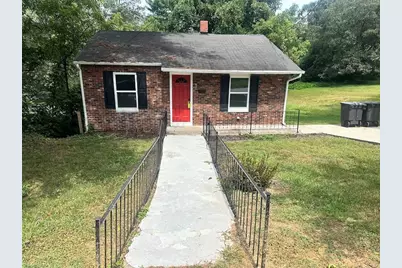 621 E Sharpe Street, Statesville, NC 28677 - Photo 1