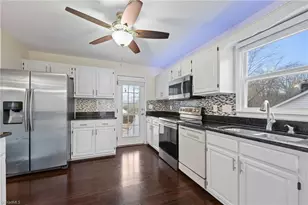 6721 River Hills Dr, Greensboro, NC 27410 - Photo 9