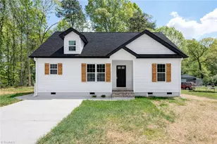 134 Pinnix St, Jonesville, NC 28642 - Photo 1