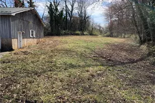 320 W King St, King, NC 27021 - Photo 9