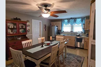 302 Spring Street, Mount Airy, NC 27030 - Photo 5