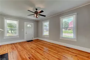 2318 Spruce St, Greensboro, NC 27405 - Photo 9