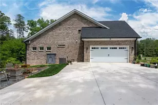 1020 Nauvoo Ridge Dr, Tobaccoville, NC 27050 - Photo 21