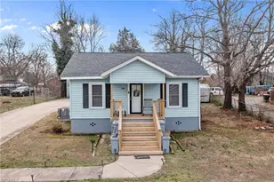 818 Tucker St, Burlington, NC 27215 - Photo 1