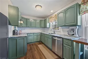 4455 Langhorne Dr, Winston-Salem, NC 27106 - Photo 9