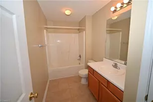 905 Hanahan Ct, Greensboro, NC 27409 - Photo 17