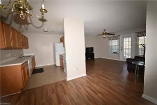 905 Hanahan Ct, Greensboro, NC 27409 - Photo 9