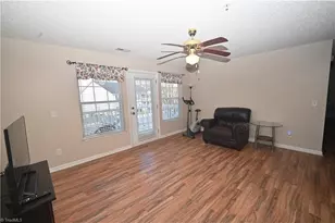 905 Hanahan Ct, Greensboro, NC 27409 - Photo 3