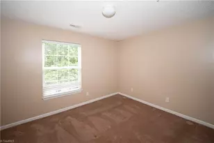 905 Hanahan Ct, Greensboro, NC 27409 - Photo 13