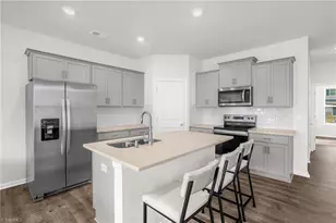 1230 Evelynnview Ln, Kernersville, NC 27284 - Photo 13