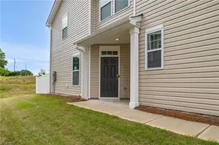 1230 Evelynnview Ln, Kernersville, NC 27284 - Photo 3