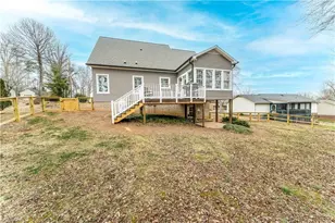 208 Triplett St, Jonesville, NC 28642 - Photo 3