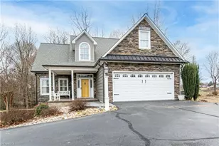 208 Triplett St, Jonesville, NC 28642 - Photo 1