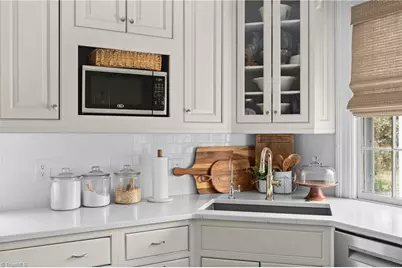 417 Hillcrest Drive, High Point, NC 27262 - Photo 11