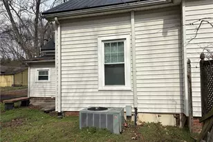 1104 Barnes St, Reidsville, NC 27320 - Photo 7