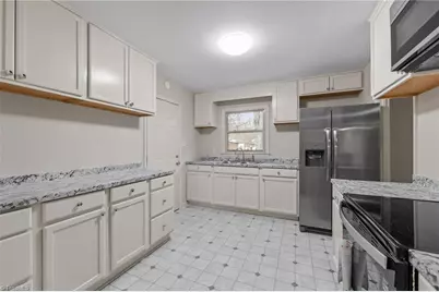 2311 Four Seasons Boulevard, Greensboro, NC 27407 - Photo 17