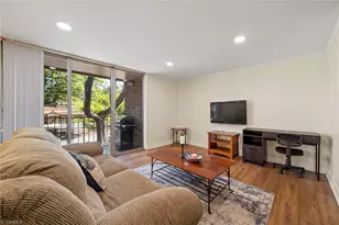 1727 S Hawthorne Rd, Winston-Salem, NC 27103 - Photo 9