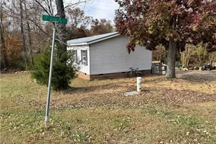 293 Regina Dr, Thomasville, NC 27360 - Photo 1