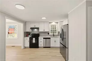 2305 Wilcox Dr, Greensboro, NC 27405 - Photo 7