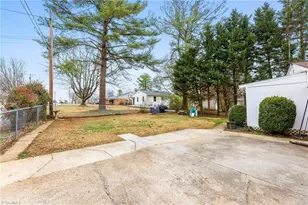 210 Avondale Dr, Lexington, NC 27295 - Photo 27