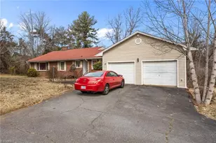 5695 Reynolda Rd, Winston-Salem, NC 27106 - Photo 5