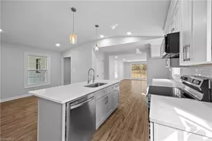 806 Larkwood Dr, Greensboro, NC 27410 - Photo 5