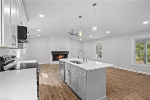 806 Larkwood Dr, Greensboro, NC 27410 - Photo 9