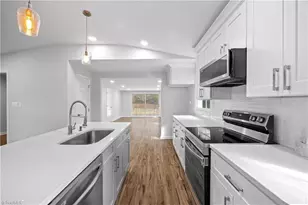 806 Larkwood Dr, Greensboro, NC 27410 - Photo 11