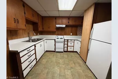 1806 Walker Avenue #D, Greensboro, NC 27403 - Photo 3