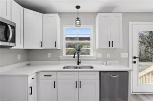 819 Bridge St, Eden, NC 27288 - Photo 11