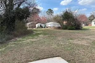 1404 Ardmore Dr, Greensboro, NC 27401 - Photo 11