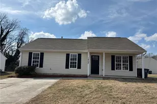 1402 Ardmore Dr, Greensboro, NC 27401 - Photo 1