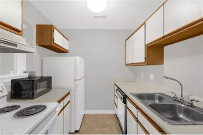 511 Mystic Drive #E, Greensboro, NC 27406 - Photo 15