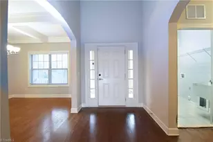 5409 Torwood Dr, Greensboro, NC 27409 - Photo 9