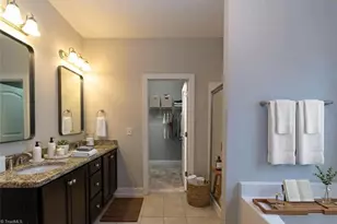 5409 Torwood Dr, Greensboro, NC 27409 - Photo 19