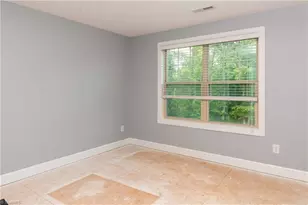 5409 Torwood Dr, Greensboro, NC 27409 - Photo 19
