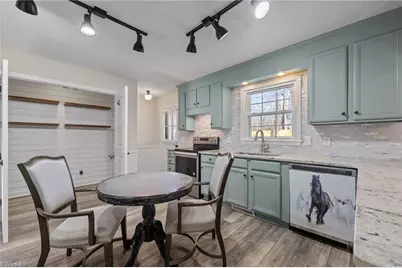 4902 Forest Oaks Drive, Greensboro, NC 27406 - Photo 13