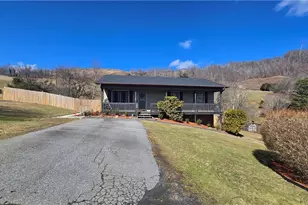 125 Benfield Dr, Jefferson, NC 28640 - Photo 1