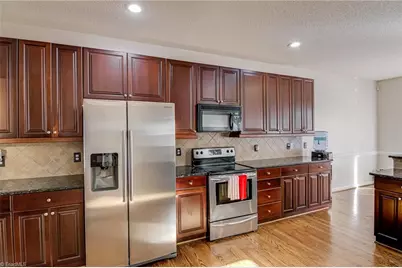 2170 Glen Cove Way, High Point, NC 27265 - Photo 15