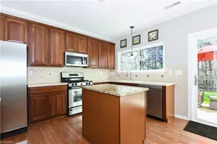 4406 Chimney Springs Dr, Greensboro, NC 27407 - Photo 9