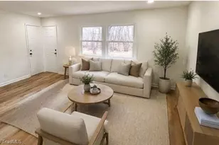 2010 Sharonbrook Dr, Greensboro, NC 27405 - Photo 9