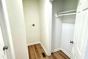 2010 Sharonbrook Dr, Greensboro, NC 27405 - Photo 11