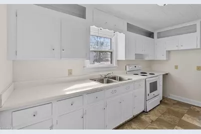 1003 Cliff Road, Asheboro, NC 27203 - Photo 9