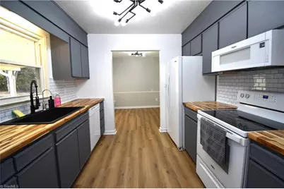 5107 Bayberry Lane, Greensboro, NC 27455 - Photo 9